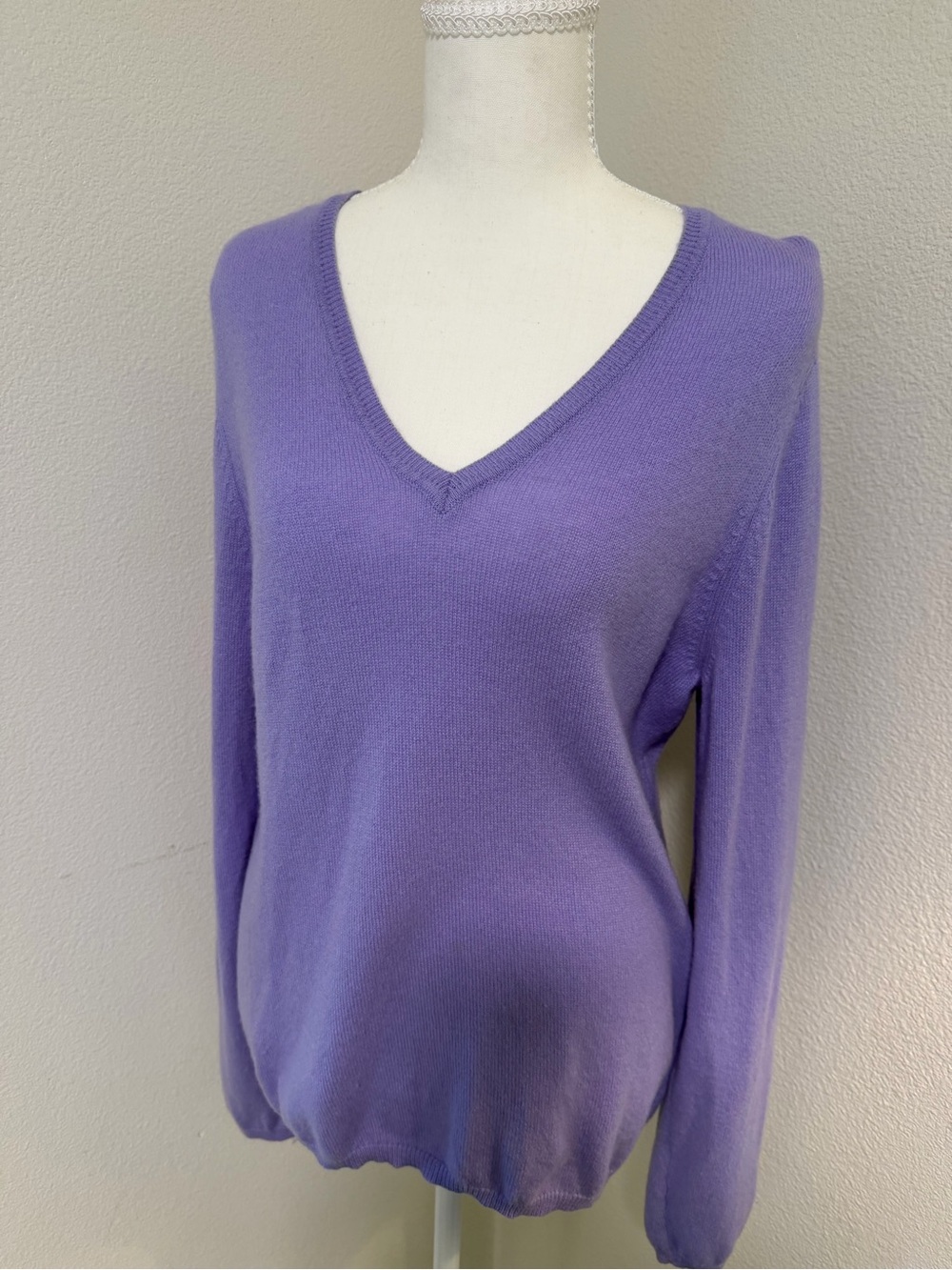 Charter Club Lavender V-Neck 100% Cashmere Sweater Luxury Collection High End - Picture 3 of 6